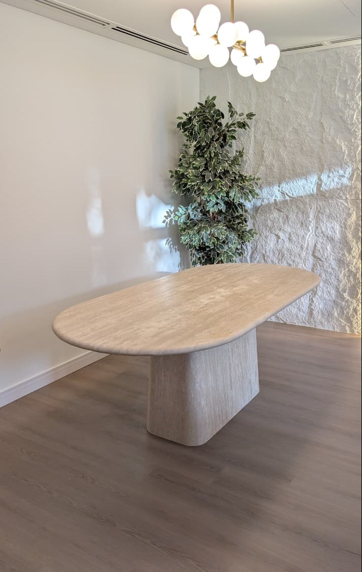 Erèbe Dining Table