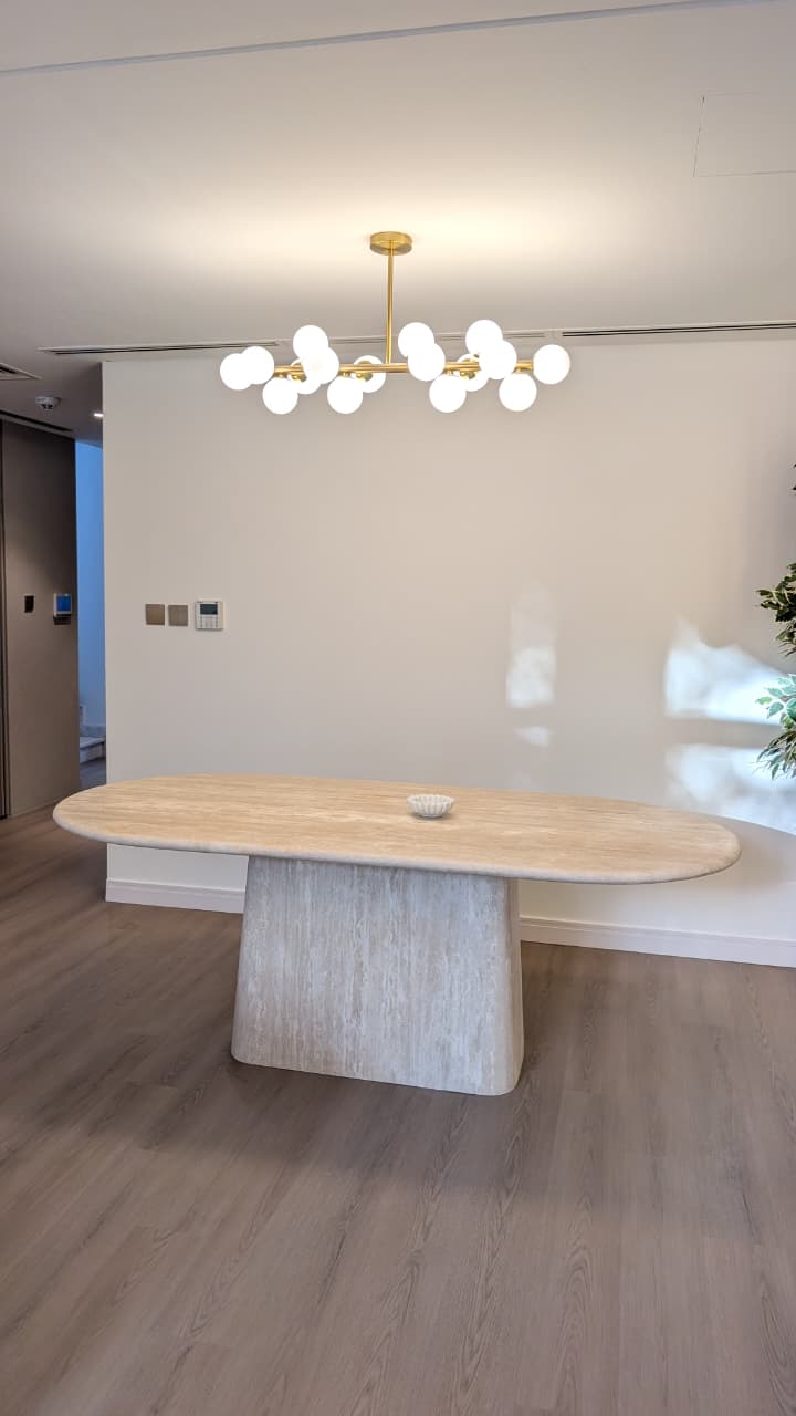 Erèbe Dining Table