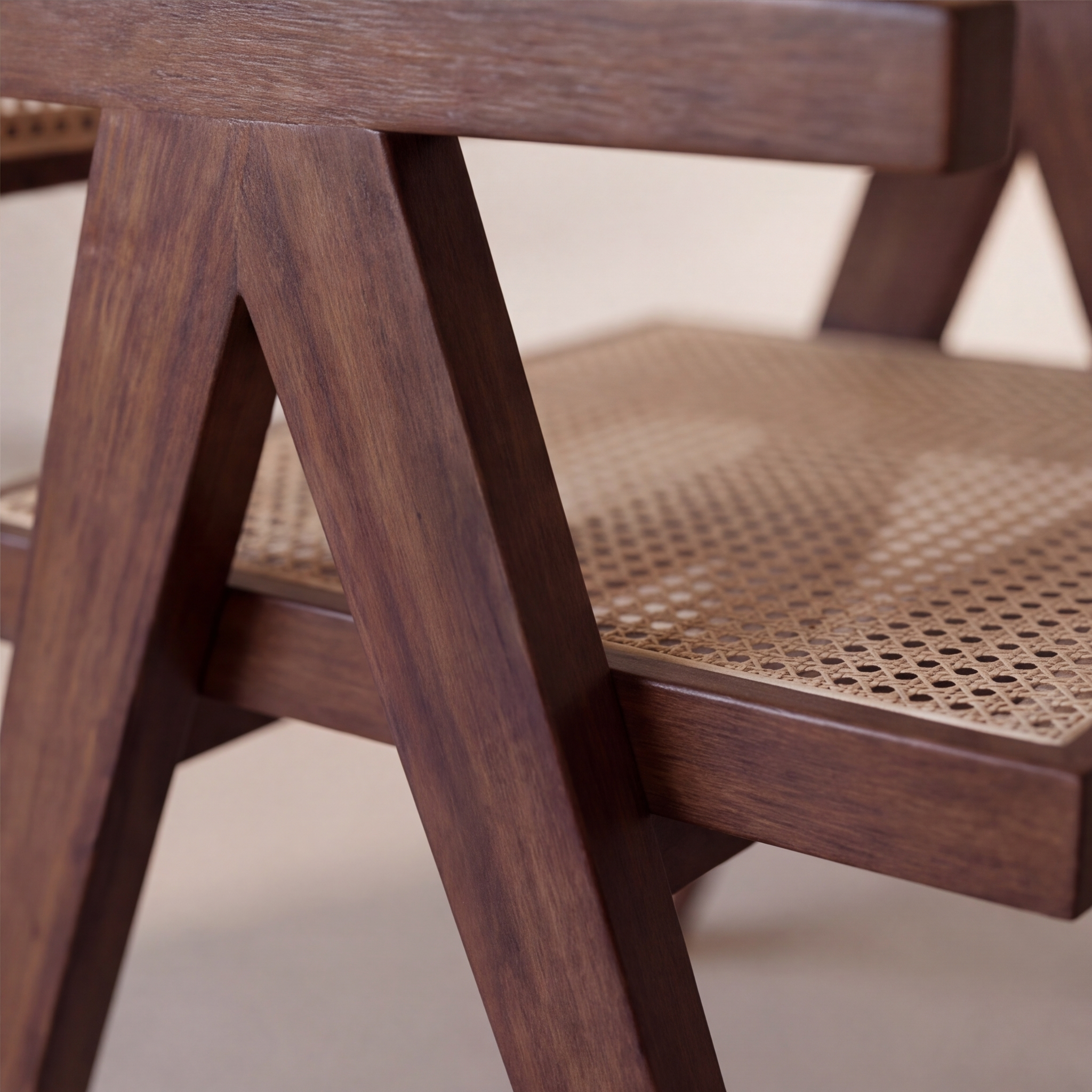euthenia-dining-chair detail