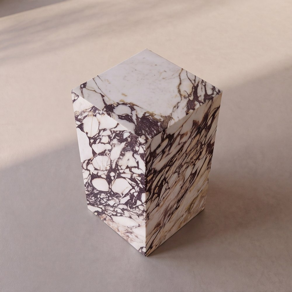 euphranor-calacatta-viola-plinth high_angle_45